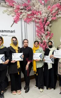 آموزشگاه وسالن زیبایی آذرخمری(آموزش وخدمات زیبایی)