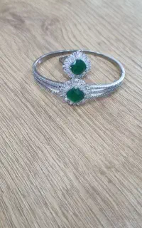 نیم‌ست شیک و مجلسی با نگین سبز (رنگ ثابت)