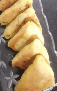 پیراشکی مرغ و گوشت و دونات و کیک خانگی