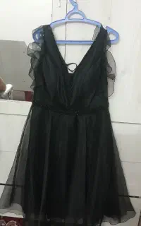 لباس مجلسی کاملا نو .اصلا استفاده نشده حتی یک بار.
