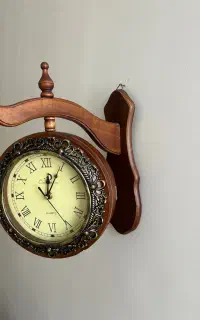 ساعت دیواری دو طرفه