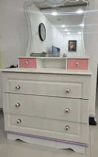 میز آرایش جوان