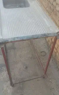 سینک و چهار پایه دسته دوم