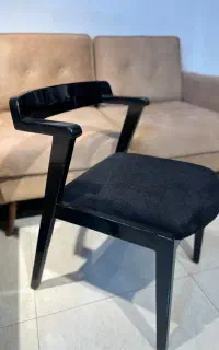 صندلی چوبی