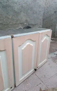 کابینت فلزی یک و نیم متر با آبچکان تمیز و سالم