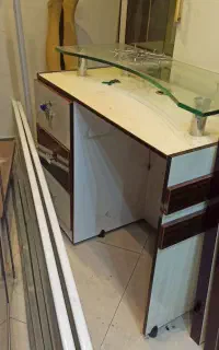 فروش تعدادی میز پیشخوان ودکور