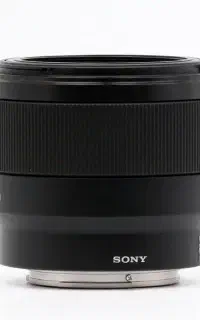 لنز Sony FE 50mm f/1.8  پرتره فول‌فریم سبک و شارپ