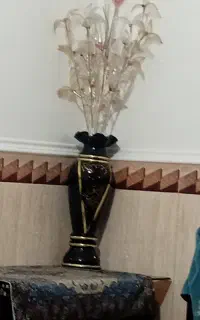 گلدان و گل