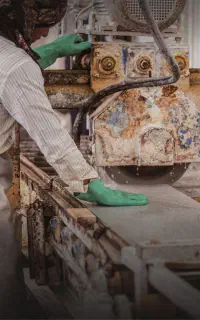 استخدام کارگر سنگبری