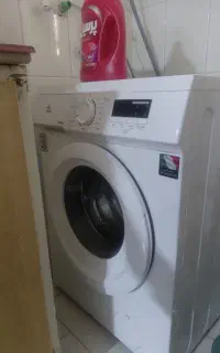 ماشین لباس‌شویی ایوولی هفت کیلویی در حد نو