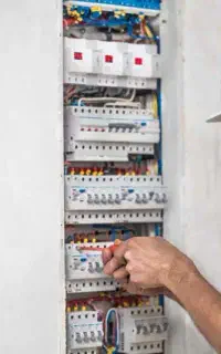 برق کار، برق کاری ساختمان، برق کش، برق کشی ساختمان