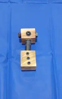 جاکلیدی و مجسمه‌ی چوبی و فلزی