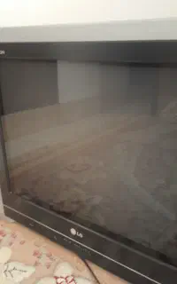 تلویزیون  ال جی اصل کم کار کرده