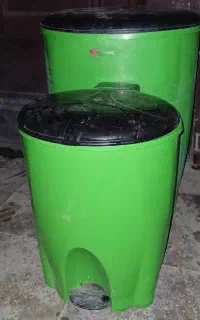 سطل زباله و تابلو