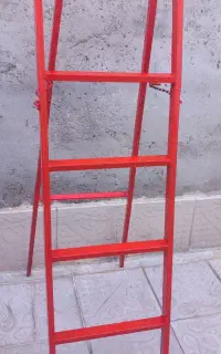 چهار‌پایه‌آهنی