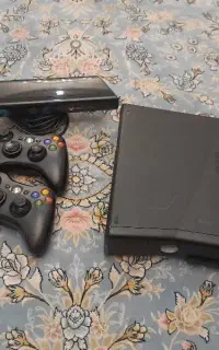 ایکس باکس ۳۶۰ دو دسته دارای کینکت