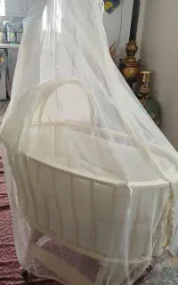 تخت کنار مادر گهواره ای