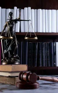 وکیل پایه یک دادگستری، مشاوره حقوقی و کیفری