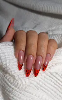 خدمات ناخن در لاین ژل (بابلسر)