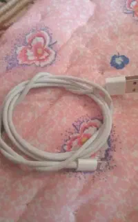 یک عدد کابل اپل اصل اصلن استفاده نشده