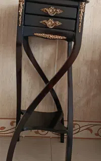 اینه و کنسول و میز تلفن