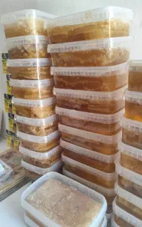 عسل طبیعی موم و آب