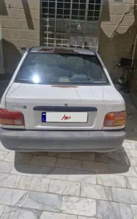 ماشین پراید مدل ۸۲ کاربرات . بدون رنگ.