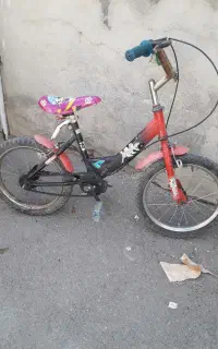 یک عدد دوچرخه ۱۶ همراه باکمک چرخ