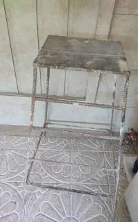 چهار پایه فلزی