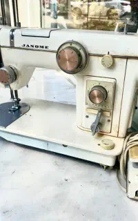 چرخ خیاطی گلدوزی ژانومه فنی درجه یک مدل ۸۰۲ ژاپنی