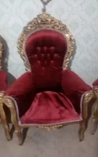 یک نیم ست مبل سلتنتی