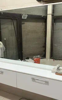 آینه و کنسول آرایشگاه