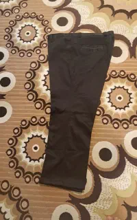 یک عدد شلوار  ترک سیاه سایز ۵۰ کاملا سالم وتمیز
