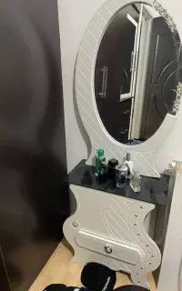 آیینه و کنسول