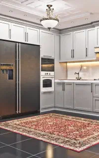 منشی خانم در نمایشگاه کابینت