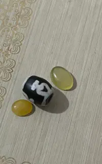مهره و سنگ قدیمی