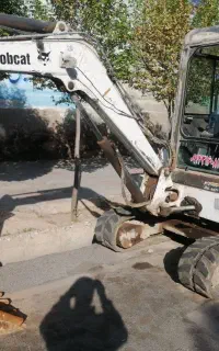مینی‌بیل‌بابکت۳۳۰