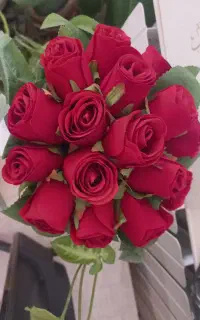 دسته گل رز قرمز