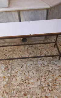 یک‌نیمکت‌‌وصندلی‌‌وچهار‌پایه‌