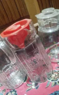 سه تا پارچ  و ی جفت سینی شیشه ای