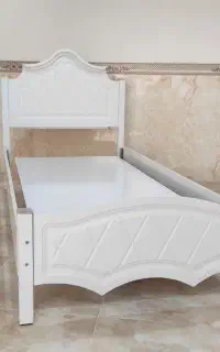 تخت آراد سفید تمام چک ۳ ماهه