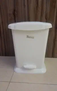 سطل زباله پدالی