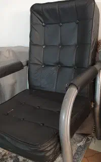 دو عدد صندلی دکمه دار