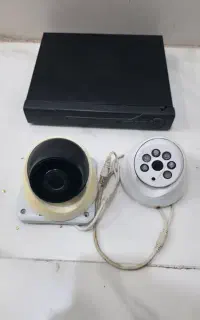 دو عدد دوربین و دستگاه