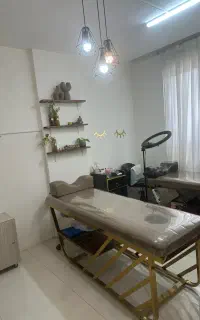 اجاره تخت مژه در سالن زیبایی