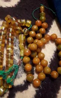 دو تسبیح کهربا