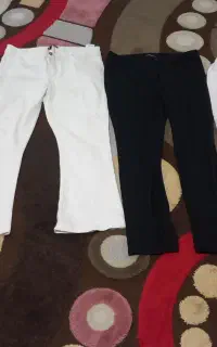 تعدادی شلوار لی