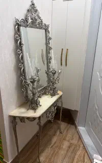 آینه و شمعدان برنزی