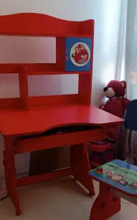 میز تحریر با کتابخانه