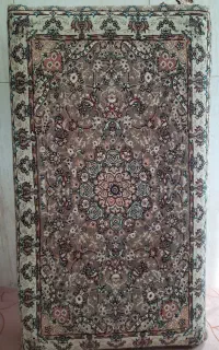 یک جفت پشتی در حد نو